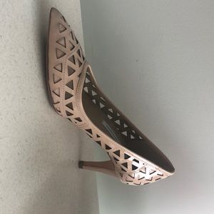 DVF Avery Nude Patent Leather Pumps sz 7.5